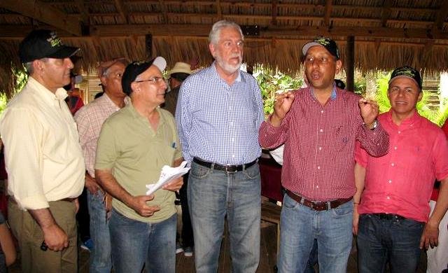 Autoridades participantes del rally